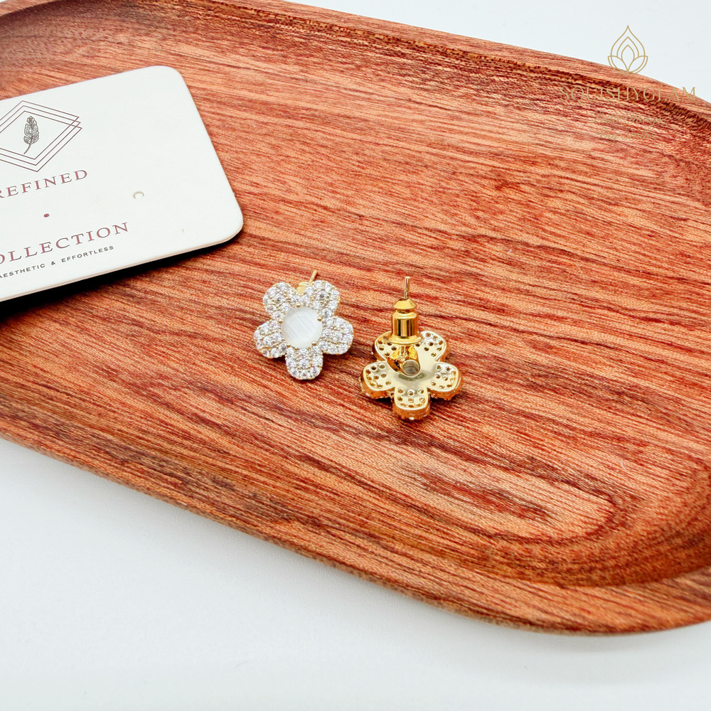 Luxury Crystal Bloom Stud Earrings – Gold Tone Floral Design